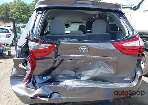 2018 Toyota Sienna Le 7 Passenger z USA, uszkodzony, nr VIN 5TDJZ3DC6JS197285